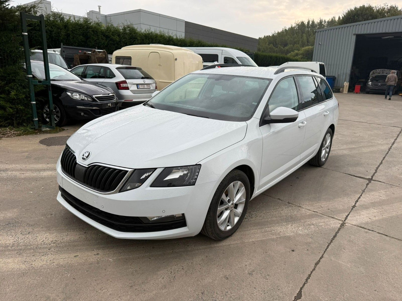 Skoda Octavia 1.6 TDI Klima. Navi. Tempomat. - רכב סטיישן: תמונה 4 Skoda Octavia 1.6 TDI Klima. Navi. Tempomat. - רכב סטיישן: תמונה 4