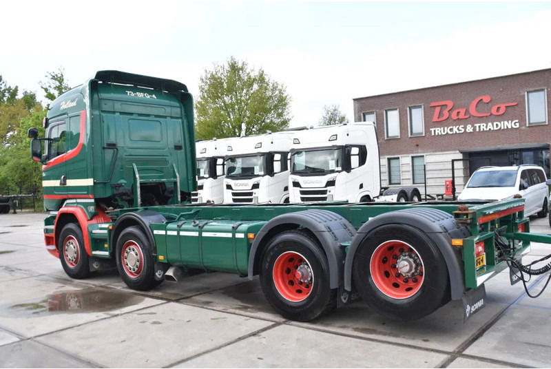 Scania R520 HL V8 8x2 - EURO 6 - MANUAL - RETARDER - WHEELBASE: 510 cm - 10 TONS FRONT AXLE - XENON - - מוביל מכולות/ משאית החלפת גוף: תמונה 2 Scania R520 HL V8 8x2 - EURO 6 - MANUAL - RETARDER - WHEELBASE: 510 cm - 10 TONS FRONT AXLE - XENON - - מוביל מכולות/ משאית החלפת גוף: תמונה 2