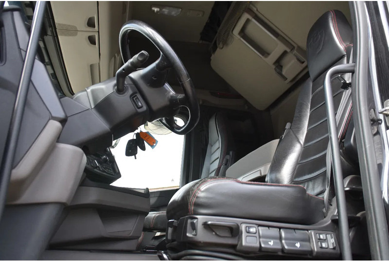 Scania R520 V8 NGS 6x2/4 - 701 TKM - NAVI - LEATHER SEATS - ALCOA'S - LED LIGHTS - TOP CONDITION - - יחידת טרקטור: תמונה 4 Scania R520 V8 NGS 6x2/4 - 701 TKM - NAVI - LEATHER SEATS - ALCOA'S - LED LIGHTS - TOP CONDITION - - יחידת טרקטור: תמונה 4