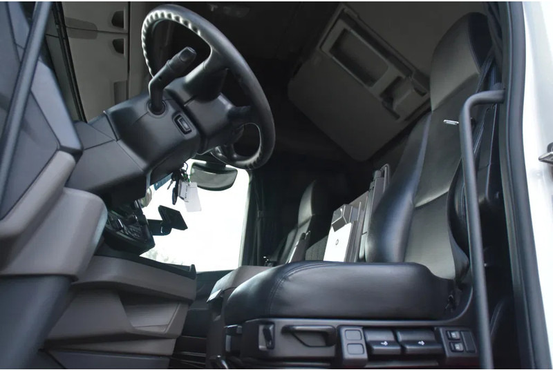 Scania S410 NGS 4x2EB MEGA 95 cm or 103 cm driving height - RETARDER - 781 TKM - FULL AIR - PARK. AIRCO - LEATHER SEATS - 2 x FUEL TANK - יחידת טרקטור: תמונה 4 Scania S410 NGS 4x2EB MEGA 95 cm or 103 cm driving height - RETARDER - 781 TKM - FULL AIR - PARK. AIRCO - LEATHER SEATS - 2 x FUEL TANK - יחידת טרקטור: תמונה 4