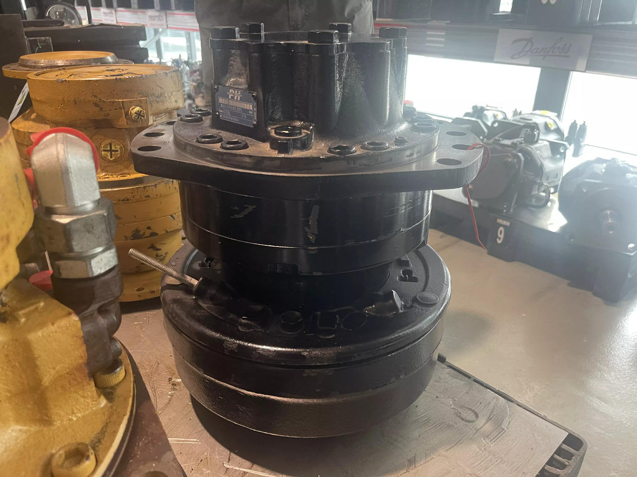 POCLAIN MS11-0-121-R11-1P22-5DEFJ - מנוע הידרולי עבור מכונת בנייה: תמונה 1 POCLAIN MS11-0-121-R11-1P22-5DEFJ - מנוע הידרולי עבור מכונת בנייה: תמונה 1