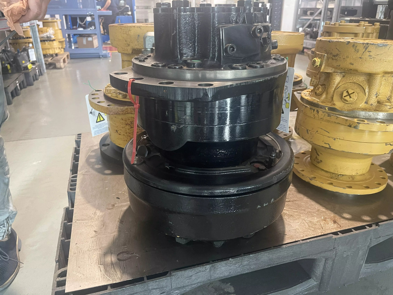 POCLAIN MS11-0-121-R11-1P22-5DEFJ - מנוע הידרולי עבור מכונת בנייה: תמונה 3 POCLAIN MS11-0-121-R11-1P22-5DEFJ - מנוע הידרולי עבור מכונת בנייה: תמונה 3