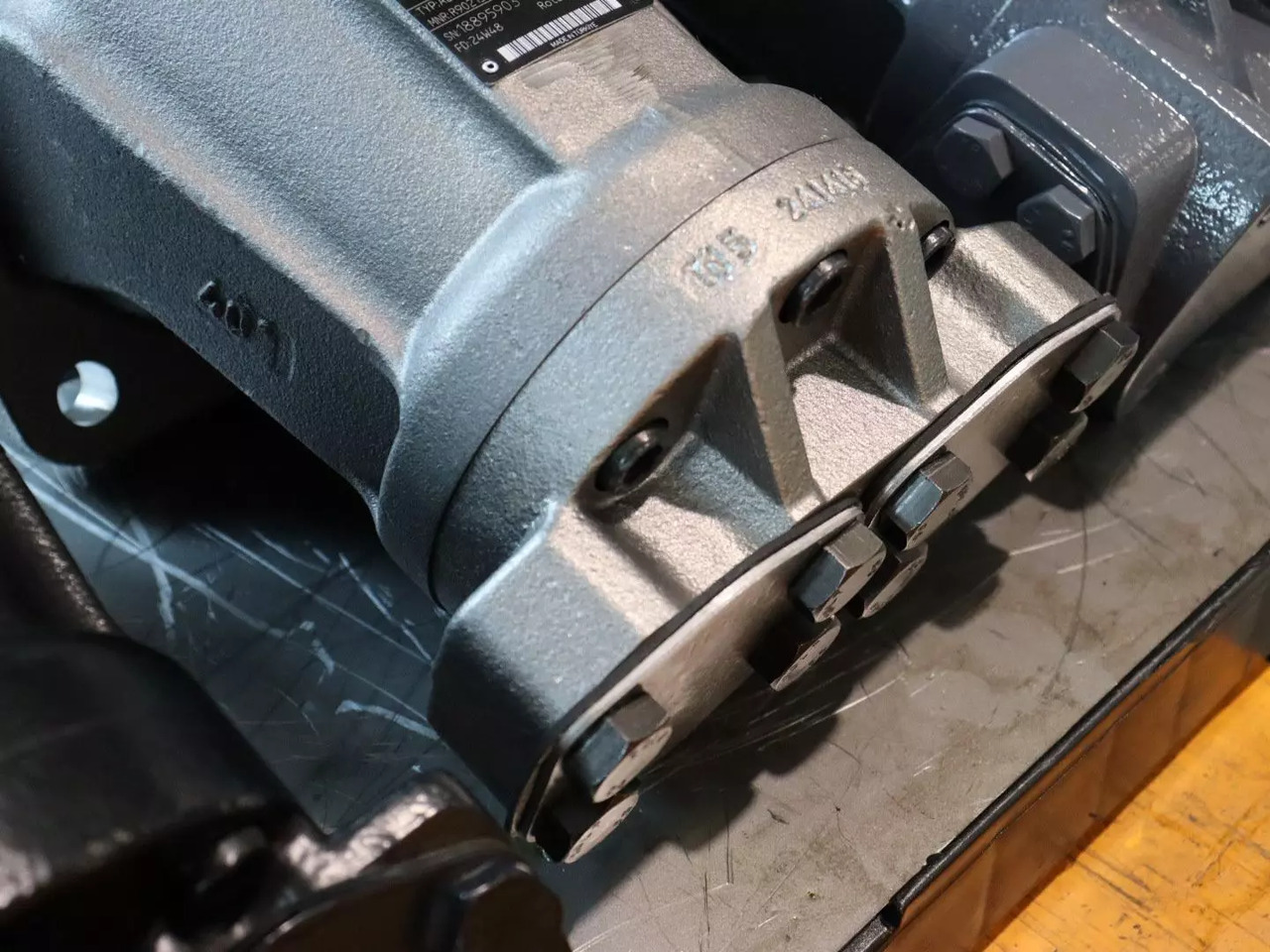 REXROTH A2FM107/61W-VZB010 - מנוע הידרולי עבור ציוד לטיפול בחומרים: תמונה 2 REXROTH A2FM107/61W-VZB010 - מנוע הידרולי עבור ציוד לטיפול בחומרים: תמונה 2