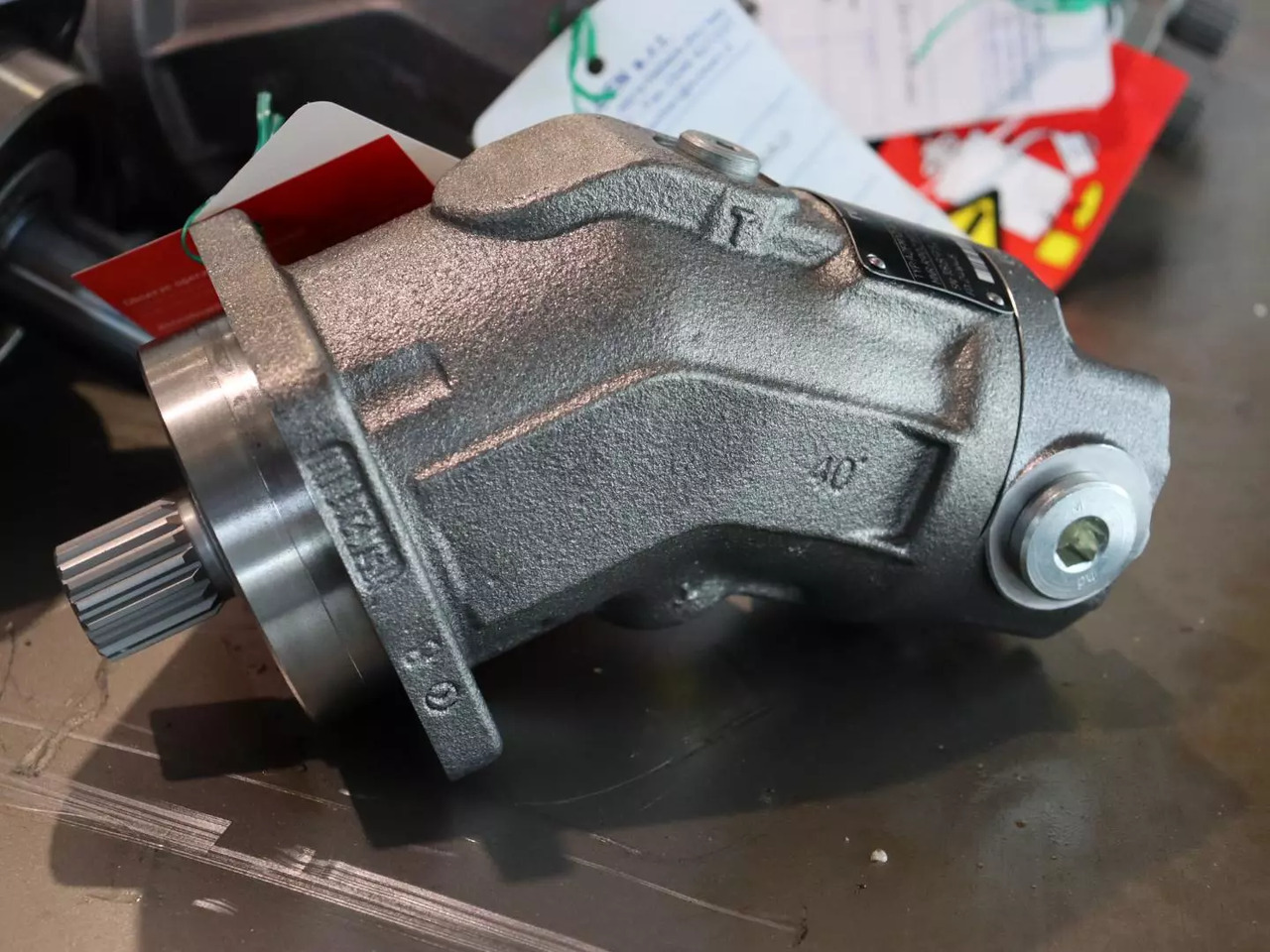 REXROTH A2FM12/61W-VAB040 - מנוע הידרולי עבור ציוד לטיפול בחומרים: תמונה 1 REXROTH A2FM12/61W-VAB040 - מנוע הידרולי עבור ציוד לטיפול בחומרים: תמונה 1