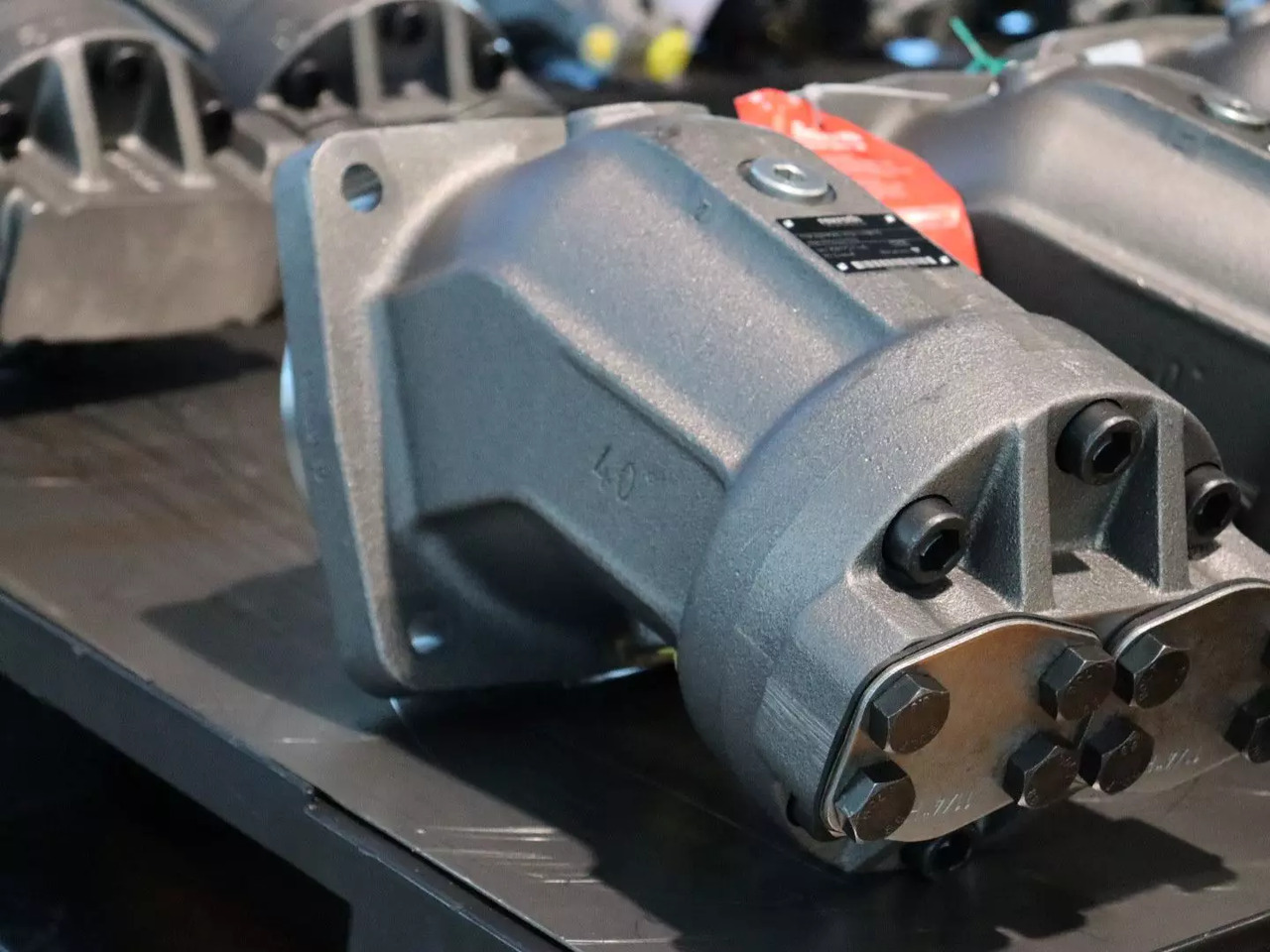 REXROTH A2FM160/61W-VAB010 - מנוע הידרולי עבור ציוד לטיפול בחומרים: תמונה 2 REXROTH A2FM160/61W-VAB010 - מנוע הידרולי עבור ציוד לטיפול בחומרים: תמונה 2