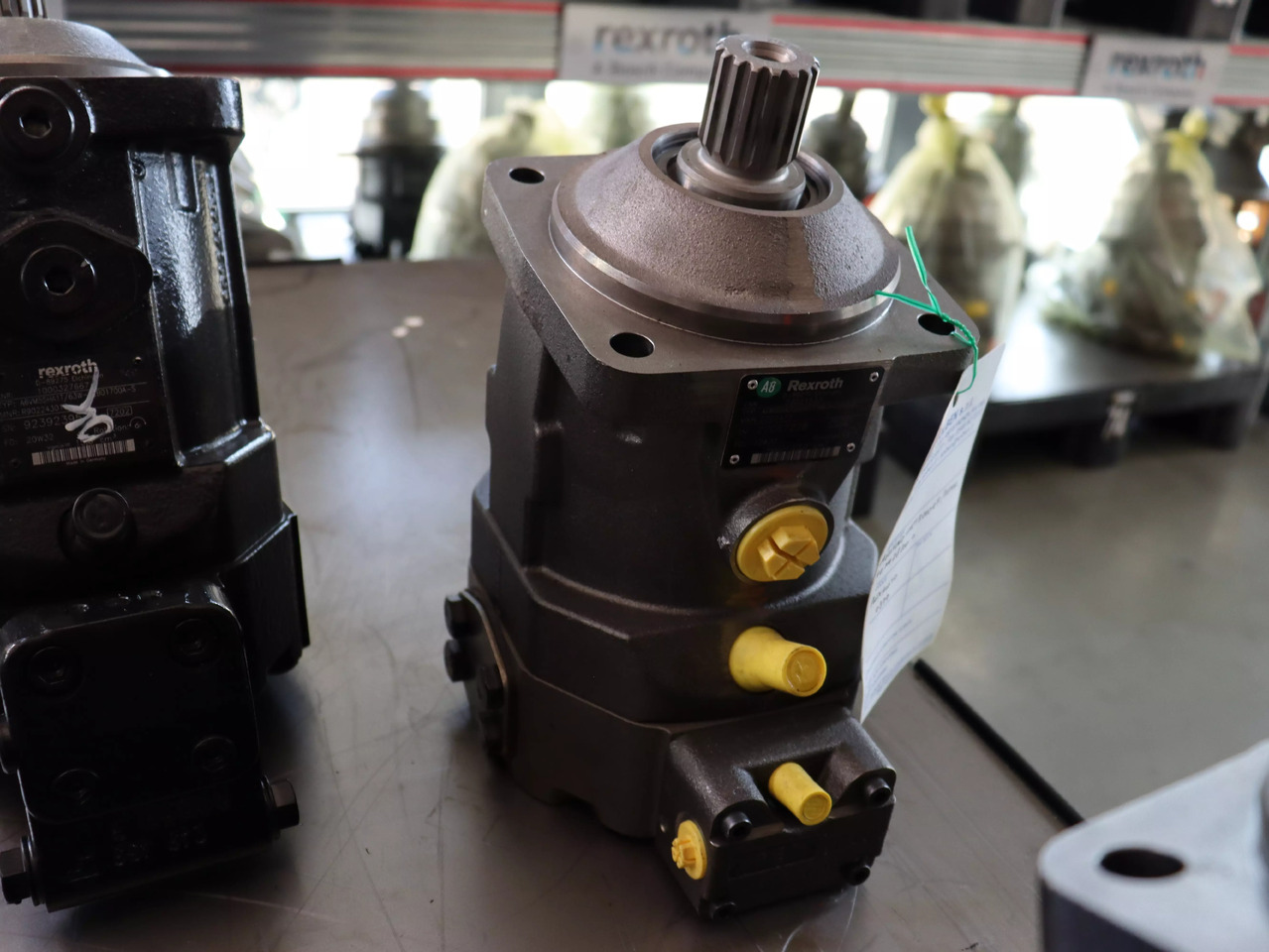REXROTH A6VM060HA2T30004F/71MWV0M4Z8200-0 - מנוע הידרולי עבור ציוד לטיפול בחומרים: תמונה 2 REXROTH A6VM060HA2T30004F/71MWV0M4Z8200-0 - מנוע הידרולי עבור ציוד לטיפול בחומרים: תמונה 2