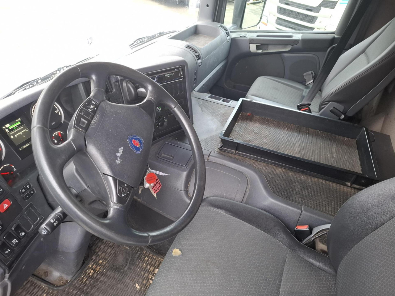 SCANIA SCANIA P250 Fourgon Hayon - משאית עם שלדת תא: תמונה 3 SCANIA SCANIA P250 Fourgon Hayon - משאית עם שלדת תא: תמונה 3