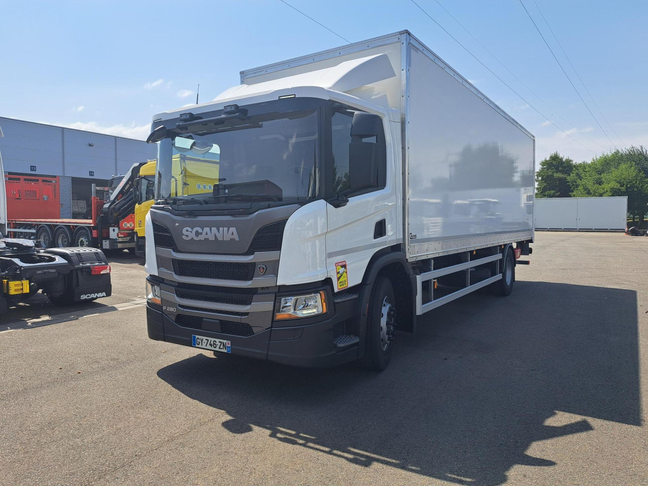 SCANIA SCANIA P280 4x2 Fourgon /Hayon 9L - משאית עם שלדת תא: תמונה 1 SCANIA SCANIA P280 4x2 Fourgon /Hayon 9L - משאית עם שלדת תא: תמונה 1