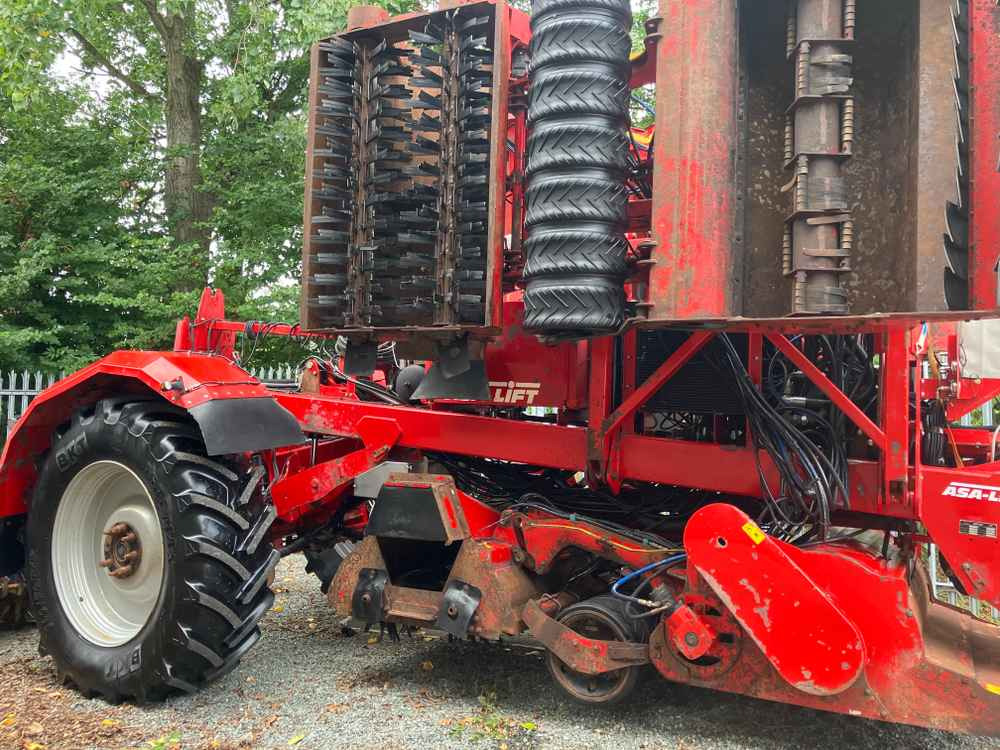 ASA-Lift Red Beet Topper - מכונת קצירת ענבים: תמונה 1 ASA-Lift Red Beet Topper - מכונת קצירת ענבים: תמונה 1