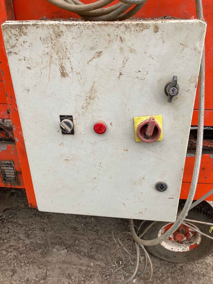Downs Super Charger/ Expansion Hopper - ציוד אחסון: תמונה 3 Downs Super Charger/ Expansion Hopper - ציוד אחסון: תמונה 3