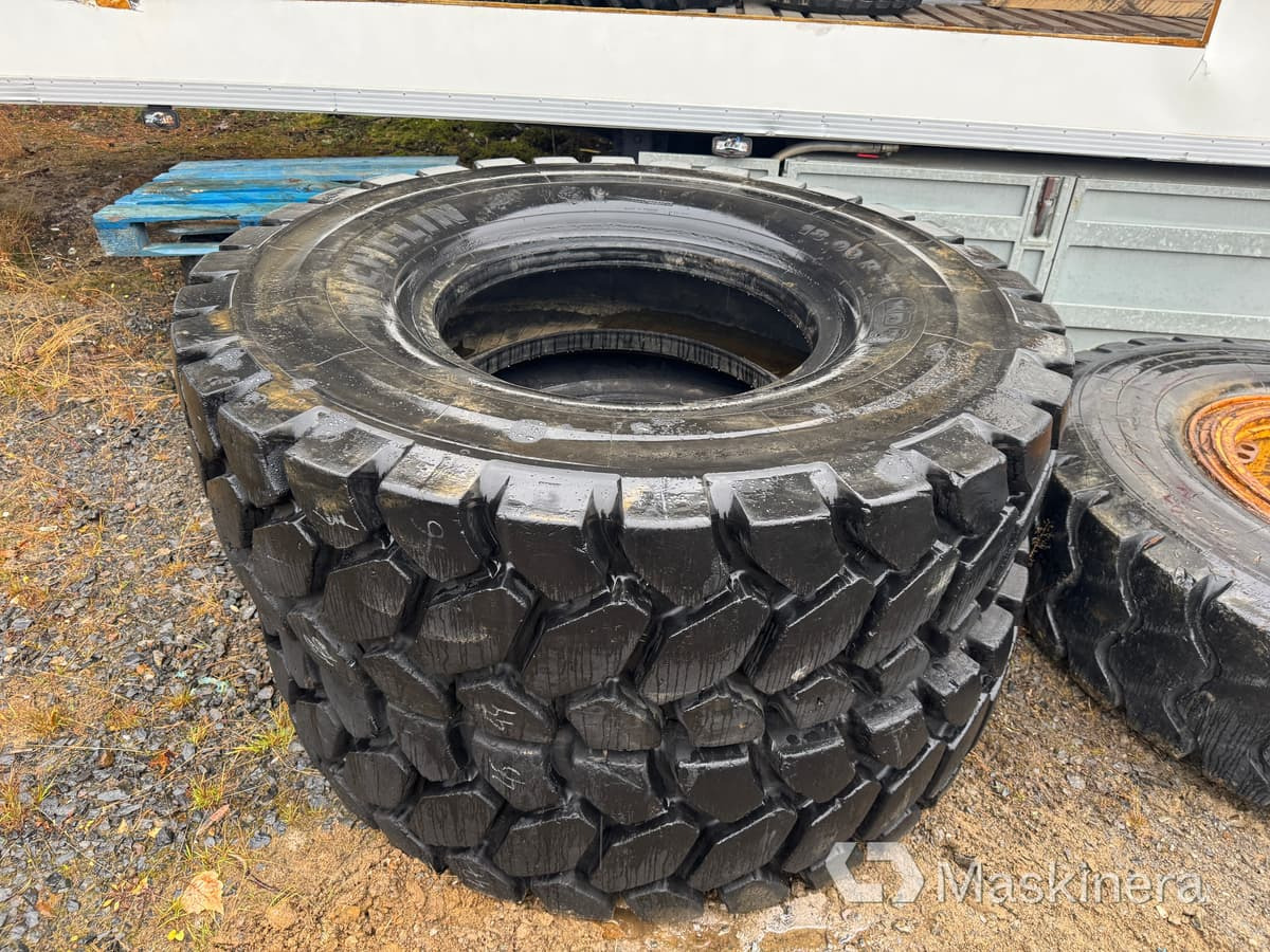Däck Michelin 18.00 R 33 XDT - צמיג עבור מכונת בנייה: תמונה 1 Däck Michelin 18.00 R 33 XDT - צמיג עבור מכונת בנייה: תמונה 1