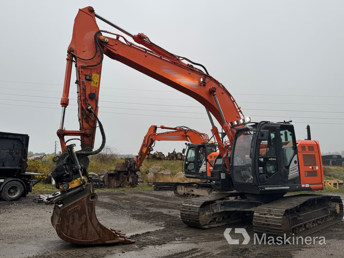 Grävmaskin Hitachi ZX225USLC-6 - מחפר סורק: תמונה 1 Grävmaskin Hitachi ZX225USLC-6 - מחפר סורק: תמונה 1