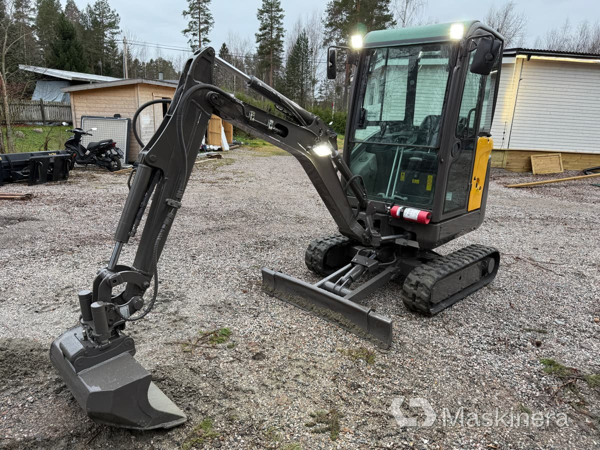 Grävmaskin Volvo EC18C med redskap - מחפר סורק: תמונה 1 Grävmaskin Volvo EC18C med redskap - מחפר סורק: תמונה 1