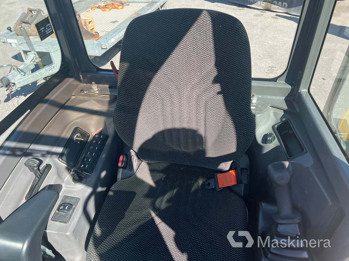 הַחכָּרָה  Grävmaskin Volvo EC18D med maskintrailer och redskap Grävmaskin Volvo EC18D med maskintrailer och redskap: תמונה 41