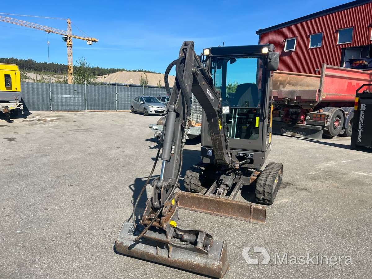 Grävmaskin Volvo EC18D med maskintrailer och redskap - מחפר סורק: תמונה 3 Grävmaskin Volvo EC18D med maskintrailer och redskap - מחפר סורק: תמונה 3
