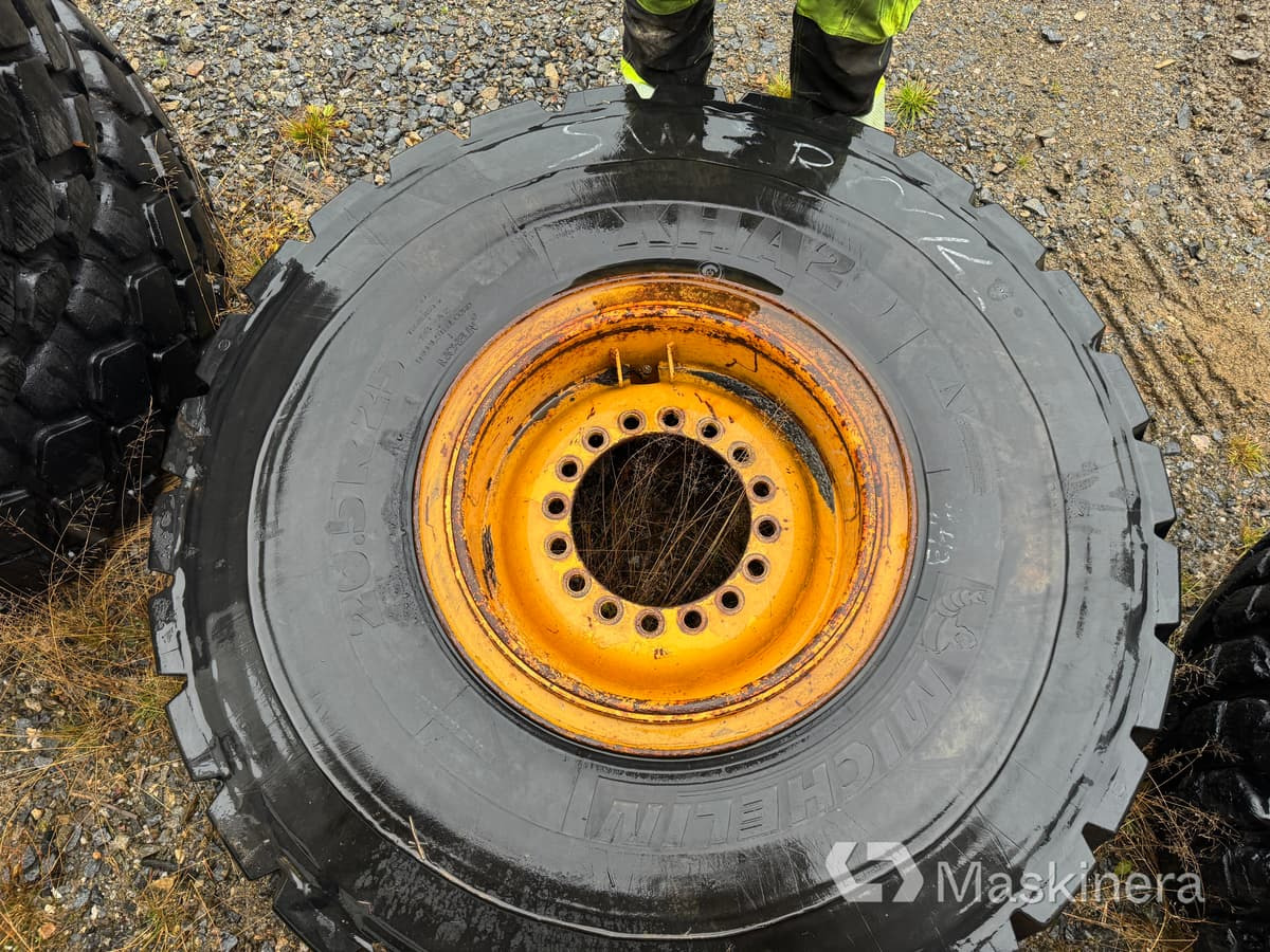 Hjul Michelin 20.5R25 Regummerat - חבילת גלגלים וצמיגים עבור מכונת בנייה: תמונה 5 Hjul Michelin 20.5R25 Regummerat - חבילת גלגלים וצמיגים עבור מכונת בנייה: תמונה 5