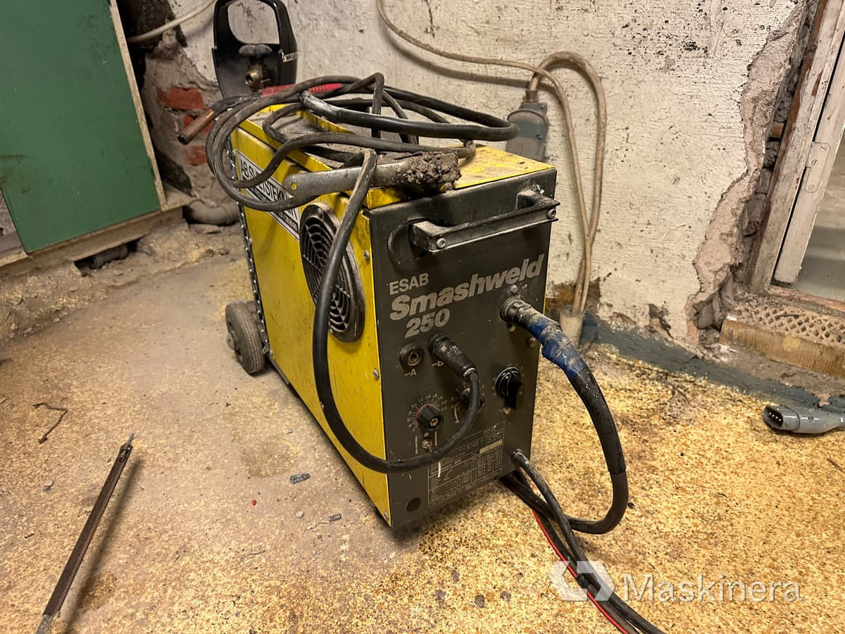 Migsvets ESAB Smashweld 250 med svetsbord - ציוד ריתוך: תמונה 1 Migsvets ESAB Smashweld 250 med svetsbord - ציוד ריתוך: תמונה 1