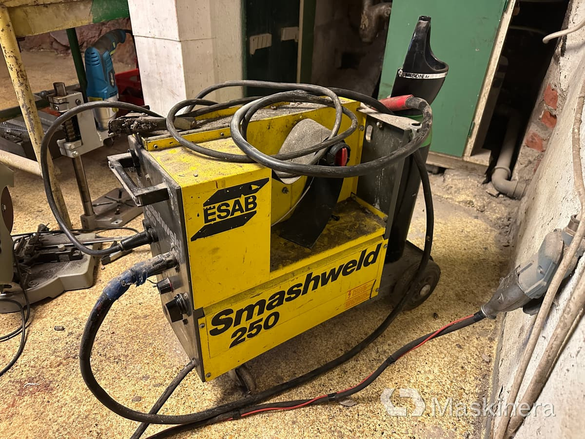 Migsvets ESAB Smashweld 250 med svetsbord - ציוד ריתוך: תמונה 3 Migsvets ESAB Smashweld 250 med svetsbord - ציוד ריתוך: תמונה 3