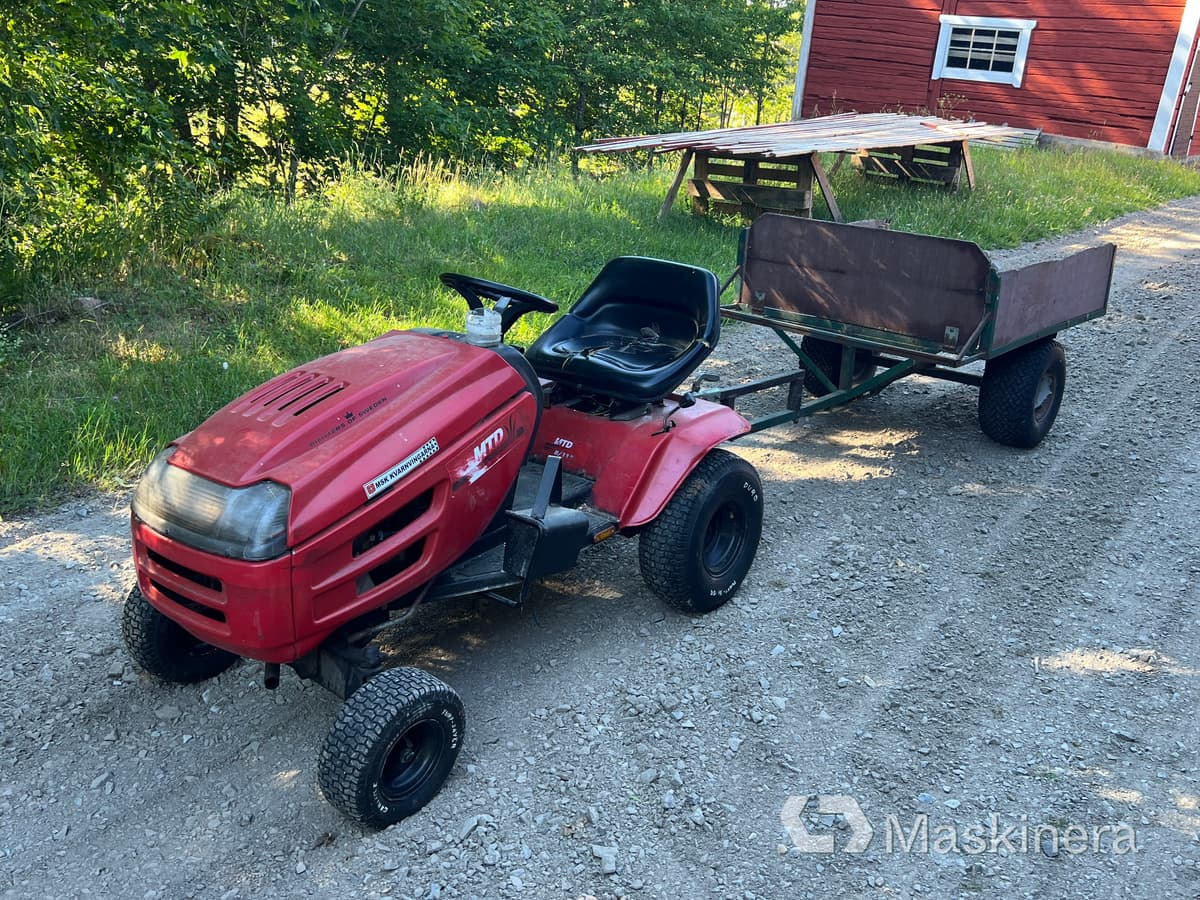 Trädgårdstraktor MTD B/115 med tippvagn - טרקטור חקלאי: תמונה 1 Trädgårdstraktor MTD B/115 med tippvagn - טרקטור חקלאי: תמונה 1