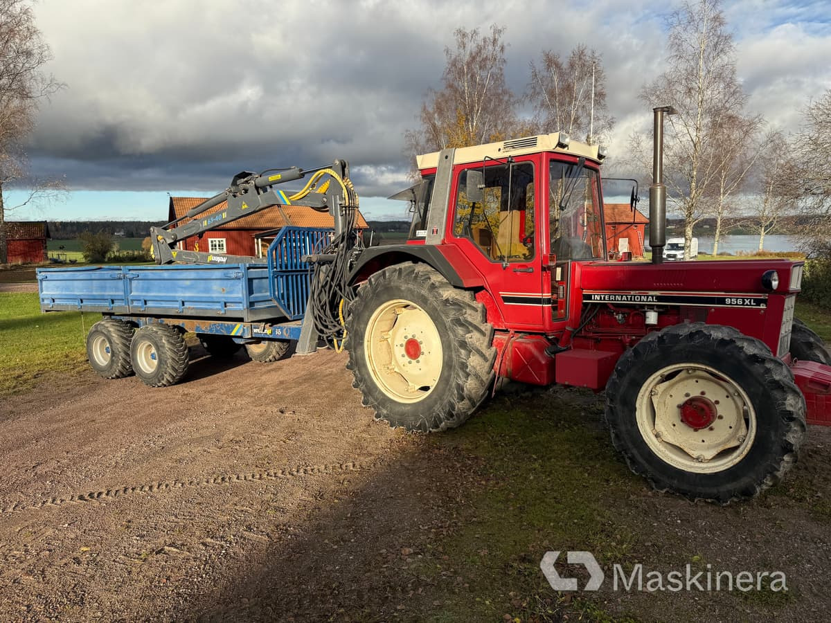 Traktor International 956 AXL med skogsvagn och kran - טרקטור חקלאי: תמונה 1 Traktor International 956 AXL med skogsvagn och kran - טרקטור חקלאי: תמונה 1