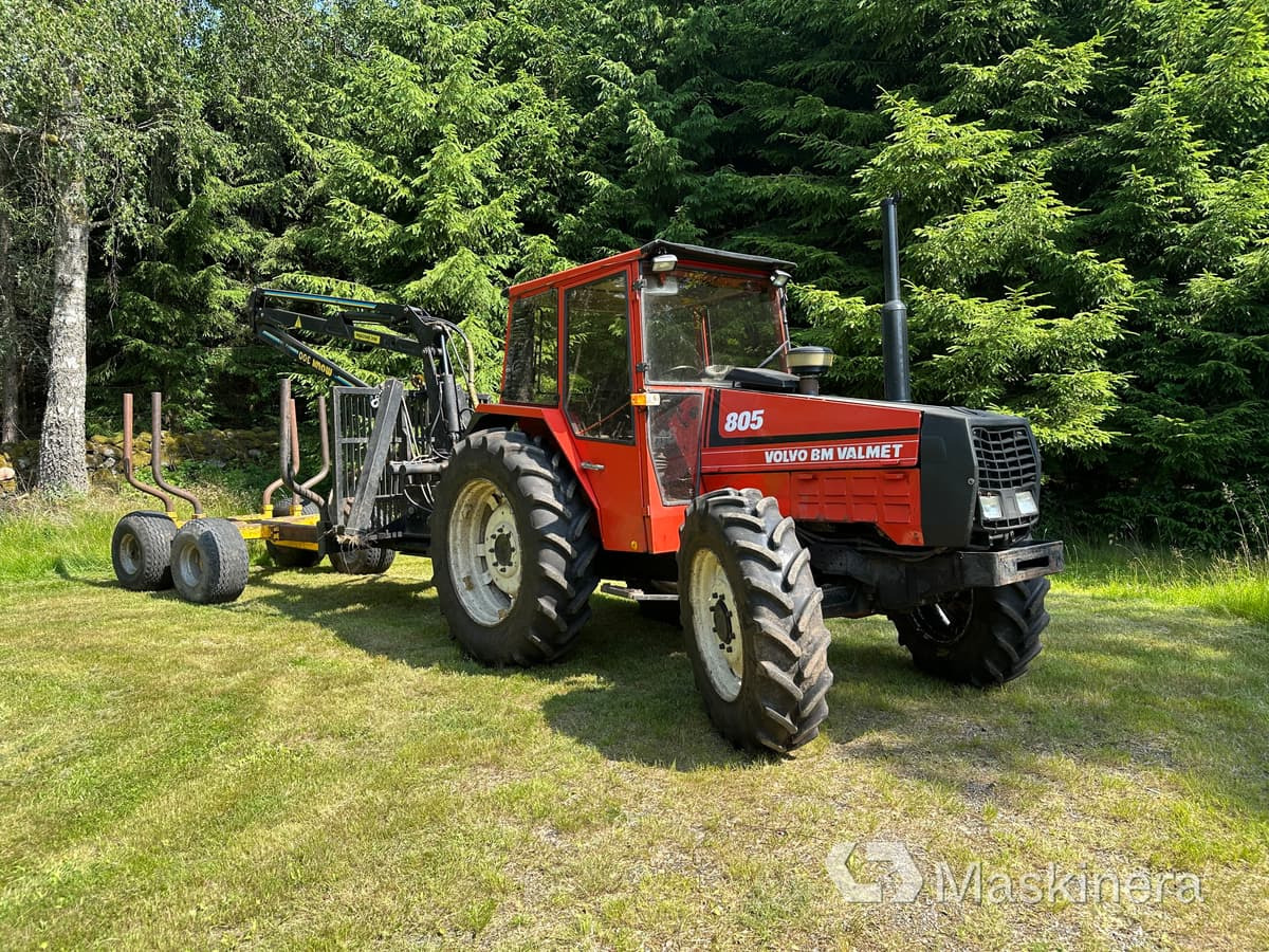 Traktor Volvo BM 805-4 med skogsvagn och kran - טרקטור חקלאי, קרון נגרר ליערות: תמונה 1 Traktor Volvo BM 805-4 med skogsvagn och kran - טרקטור חקלאי, קרון נגרר ליערות: תמונה 1