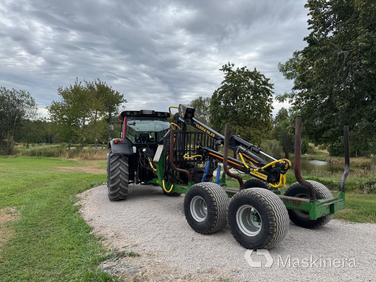 טרקטור חקלאי Valtra N121 & Farma CT 6,5-12  Traktor Valtra N121 Advance med frontlastare & Skogskärra Farma T12: תמונה 8