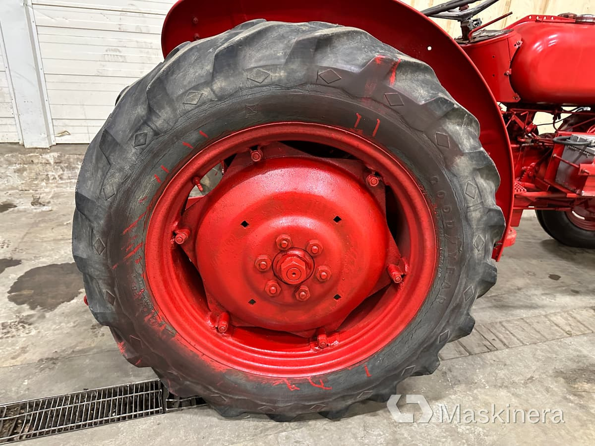 הַחכָּרָה  Veterantraktor Volvo BM 320 Veterantraktor Volvo BM 320: תמונה 35