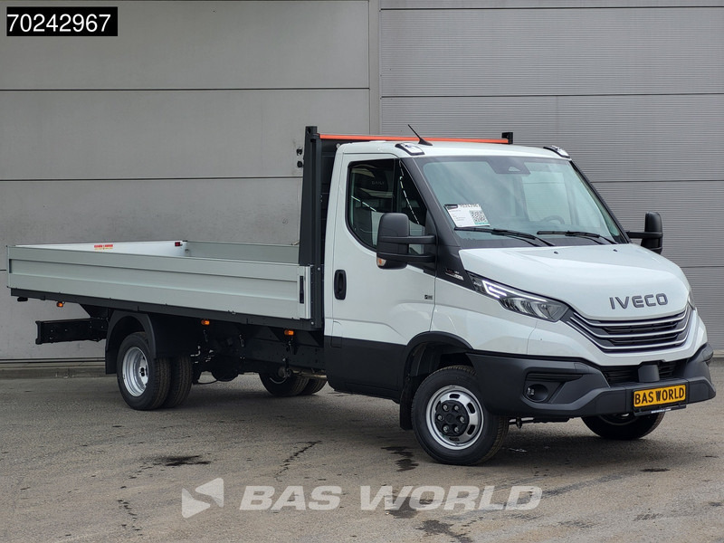 Iveco Daily 35C18 3.0L Automaat Nwe model 2025 Open laadbak Navi ACC LED 3,5T Trekvermogen Pritsche Pickup Airco - כלי רכב מסחרי במיטה שטוחה: תמונה 3 Iveco Daily 35C18 3.0L Automaat Nwe model 2025 Open laadbak Navi ACC LED 3,5T Trekvermogen Pritsche Pickup Airco - כלי רכב מסחרי במיטה שטוחה: תמונה 3
