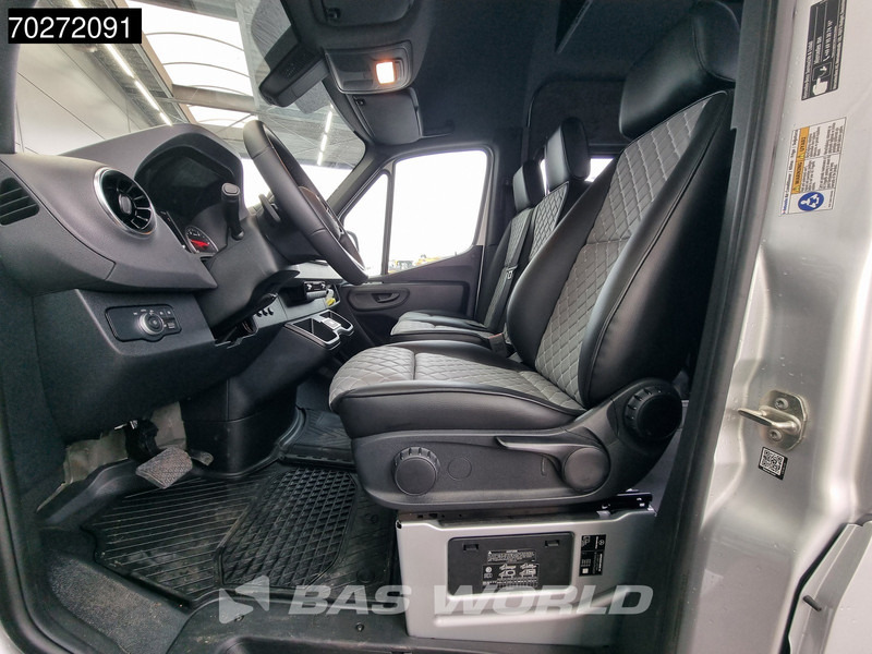 Interior photo 1:   חָדָשׁ מיניבוס, כלי רכב מסחרי לנוסעים Mercedes-Benz Sprinter 319 CDI Automaat VIP Personenvervoer Taxi TV Webasto klima Kombi Tourer Navi LED Airco Cruise control