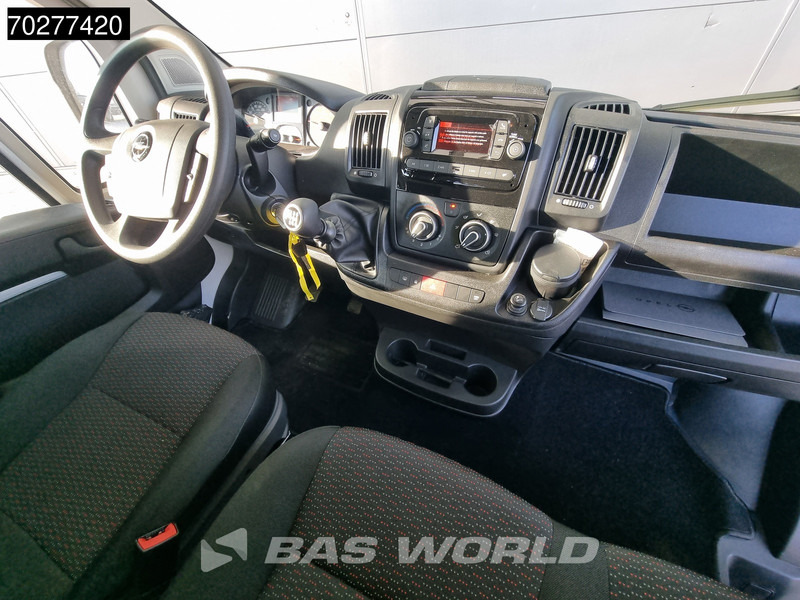 Interior photo 1: הַחכָּרָה Opel Movano 140PK 3 zijdige Kipper Dubbel Cabine Trekhaak Airco Cruise Tipper Benne Kipper 2m3 Airco Dubbel cabine Trekhaak Cruise control Opel Movano 140PK 3 zijdige Kipper Dubbel Cabine Trekhaak Airco Cruise Tipper Benne Kipper 2m3 Airco Dubbel cabine Trekhaak Cruise control