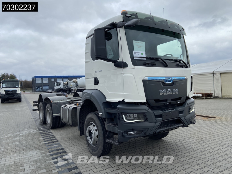MAN TGS 33.400 6X4 NEW 6x4 chassis Big-Axle Manual Airco EURO 2 - משאית עם שלדת תא: תמונה 3 MAN TGS 33.400 6X4 NEW 6x4 chassis Big-Axle Manual Airco EURO 2 - משאית עם שלדת תא: תמונה 3
