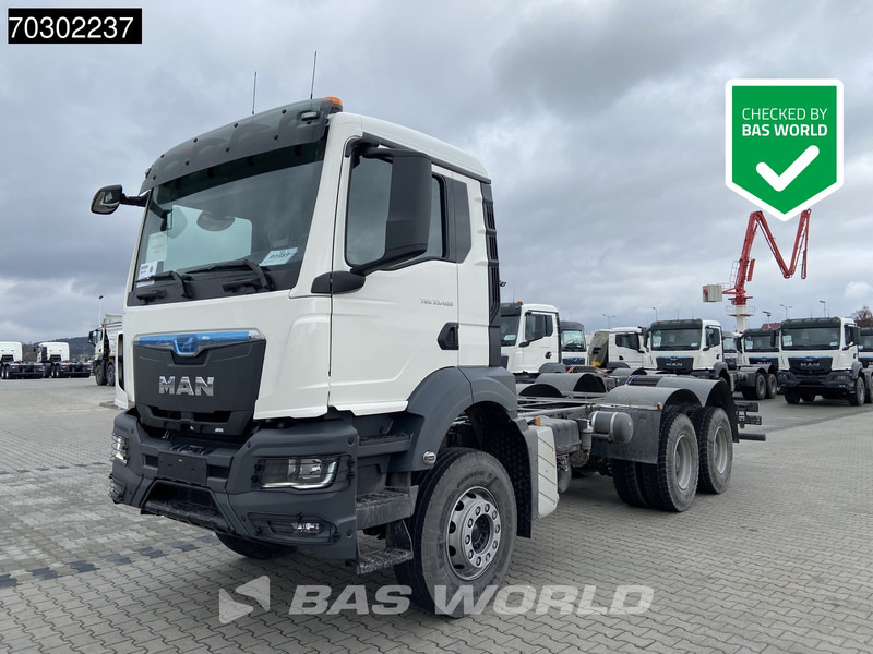 MAN TGS 33.400 6X4 NEW 6x4 chassis Big-Axle Manual Airco EURO 2 - משאית עם שלדת תא: תמונה 1 MAN TGS 33.400 6X4 NEW 6x4 chassis Big-Axle Manual Airco EURO 2 - משאית עם שלדת תא: תמונה 1