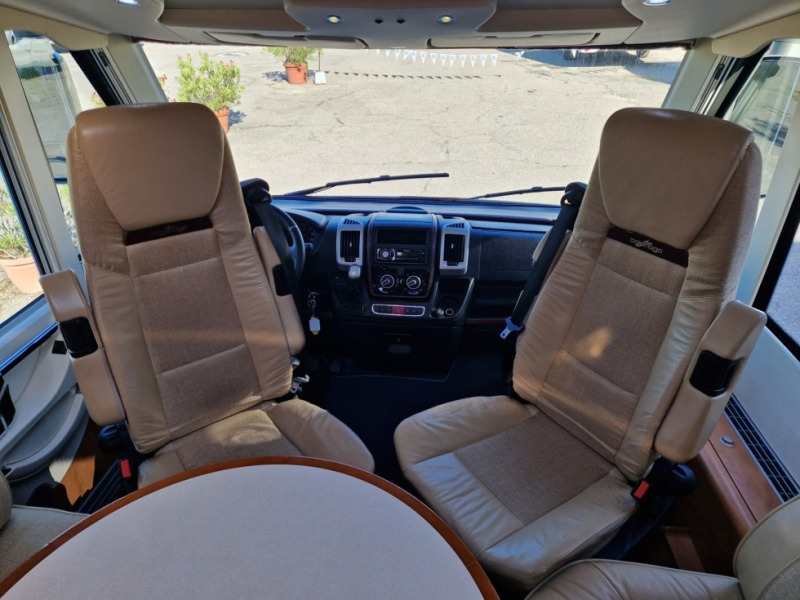Carthago Chic E-Line 44 - רכב ממונע משולב: תמונה 5 Carthago Chic E-Line 44 - רכב ממונע משולב: תמונה 5