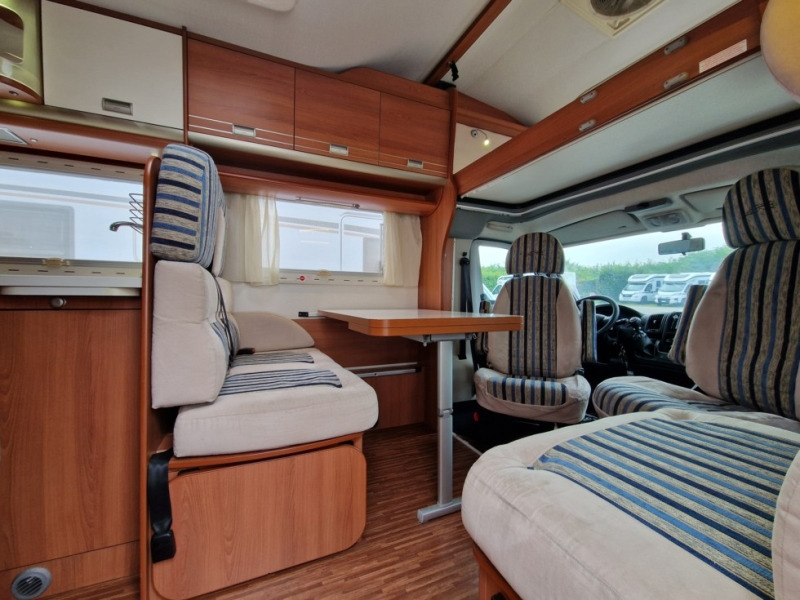 Laika X 710 - רכב ממונע Alcove: תמונה 4 Laika X 710 - רכב ממונע Alcove: תמונה 4