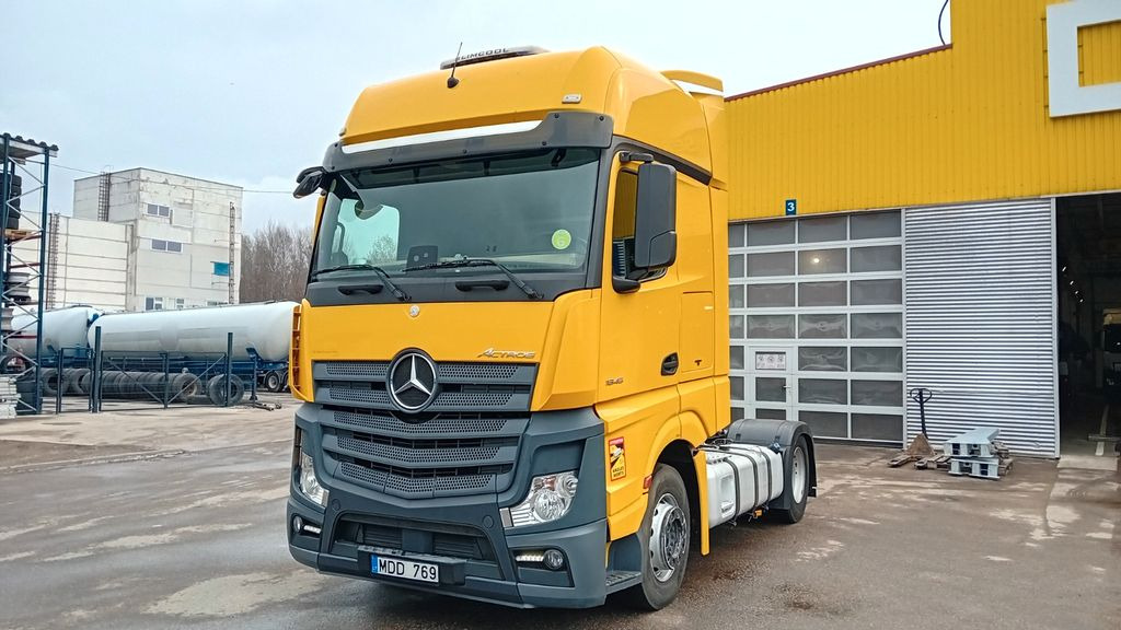 Mercedes-Benz 1845 GIGA space - יחידת טרקטור: תמונה 2 Mercedes-Benz 1845 GIGA space - יחידת טרקטור: תמונה 2