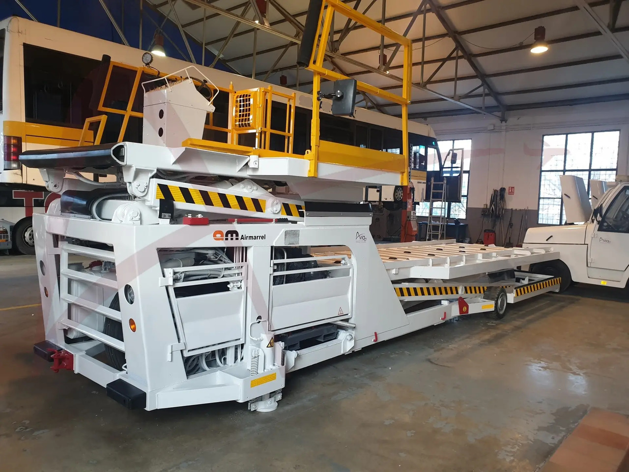 AIR MARREL LAM 3500 DP/R8 - מעמיס מטען למטוסים: תמונה 1 AIR MARREL LAM 3500 DP/R8 - מעמיס מטען למטוסים: תמונה 1