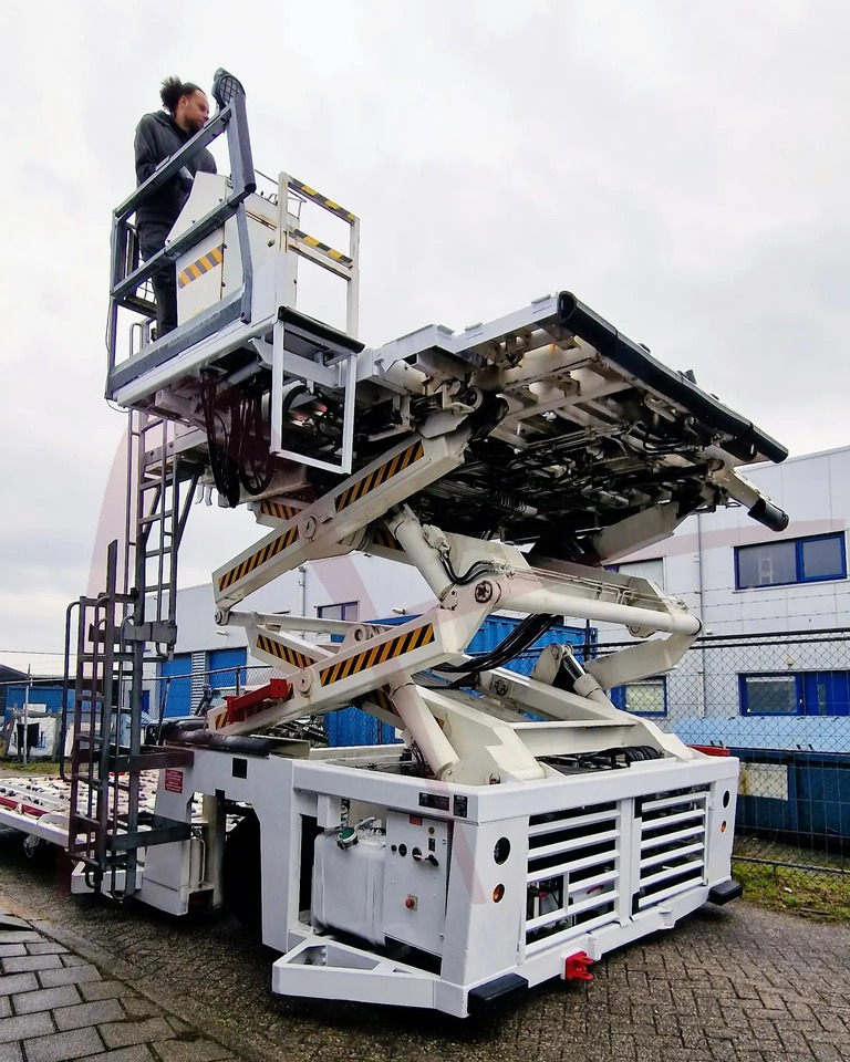 AIR MARREL LAM7000 DP/MDL8 - מעמיס מטען למטוסים: תמונה 4 AIR MARREL LAM7000 DP/MDL8 - מעמיס מטען למטוסים: תמונה 4