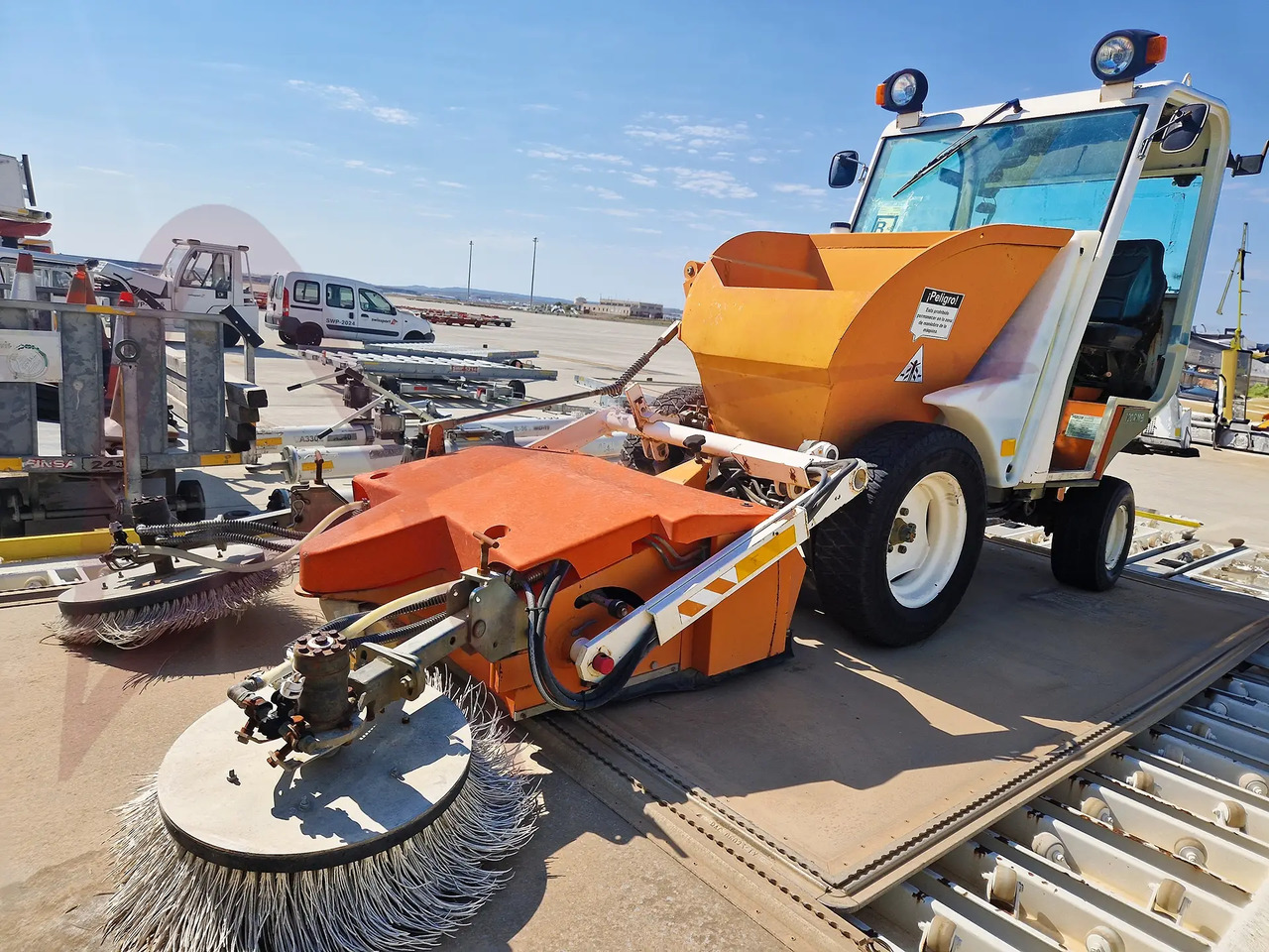 AUSA B120 RM - מטאטא כבישים: תמונה 1 AUSA B120 RM - מטאטא כבישים: תמונה 1