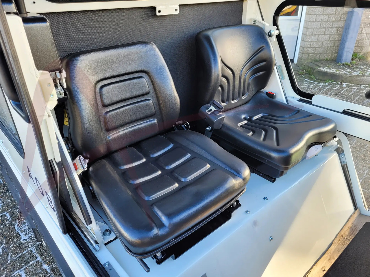 CHARLATTE T135 EVO - טרקטור כבודה: תמונה 2 CHARLATTE T135 EVO - טרקטור כבודה: תמונה 2