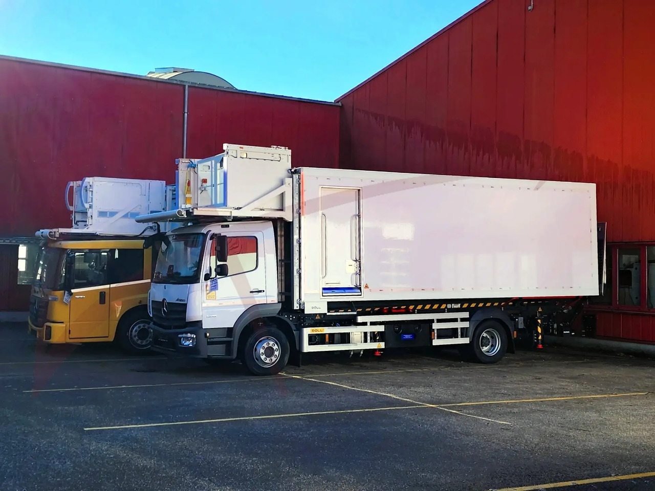 DOLL X-CLEAN M FULL SIZE Cleaning Lift - משאית שירות לשירותים: תמונה 2 DOLL X-CLEAN M FULL SIZE Cleaning Lift - משאית שירות לשירותים: תמונה 2