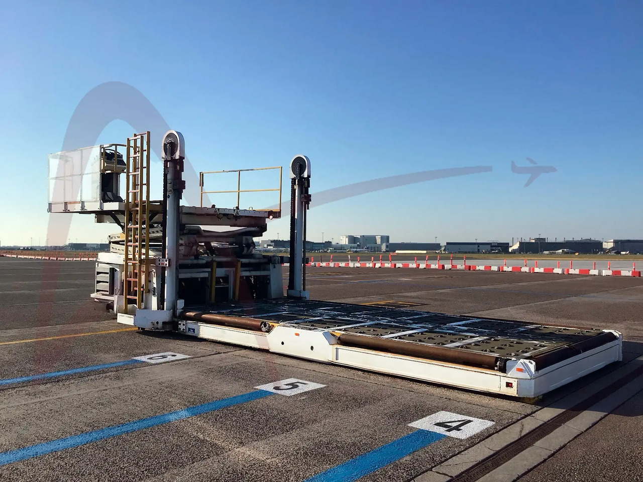 FMC COMMANDER 30H - מעמיס מטען למטוסים: תמונה 1 FMC COMMANDER 30H - מעמיס מטען למטוסים: תמונה 1