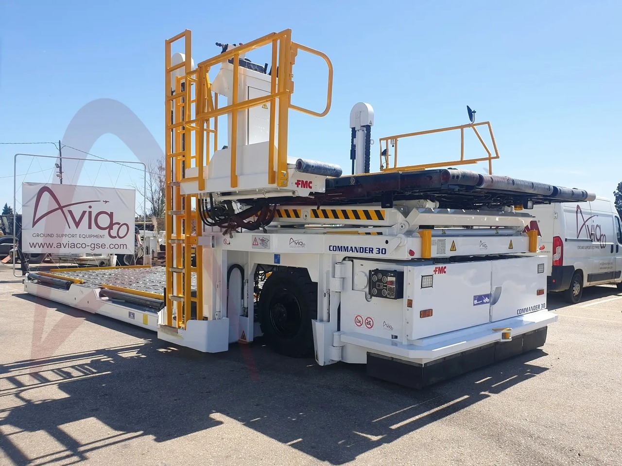FMC COMMANDER 30 - מעמיס מטען למטוסים: תמונה 1 FMC COMMANDER 30 - מעמיס מטען למטוסים: תמונה 1