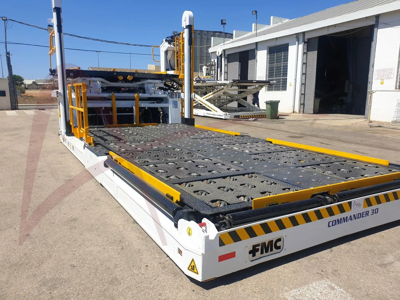 FMC COMMANDER 30 - מעמיס מטען למטוסים: תמונה 2 FMC COMMANDER 30 - מעמיס מטען למטוסים: תמונה 2