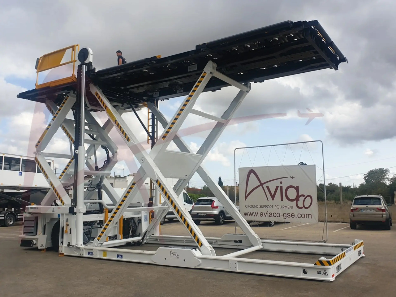 FMC COMMANDER30i - מעמיס מטען למטוסים: תמונה 2 FMC COMMANDER30i - מעמיס מטען למטוסים: תמונה 2
