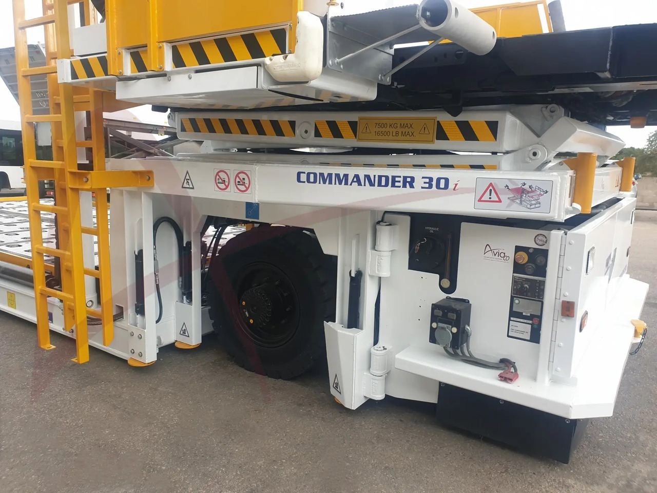 FMC COMMANDER30i - מעמיס מטען למטוסים: תמונה 5 FMC COMMANDER30i - מעמיס מטען למטוסים: תמונה 5