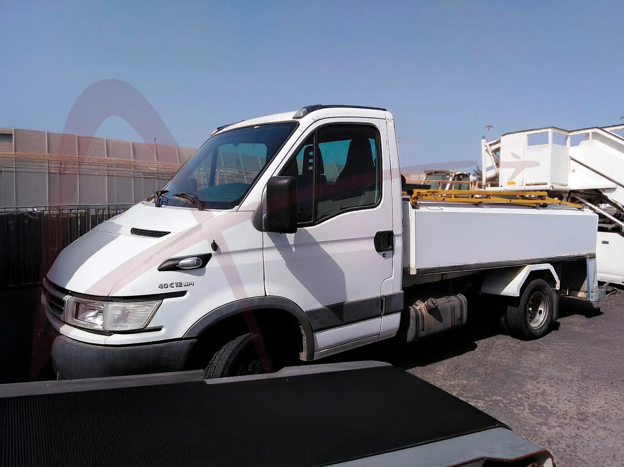 IVECO 40C12 - ציוד תמיכת קרקע: תמונה 1 IVECO 40C12 - ציוד תמיכת קרקע: תמונה 1