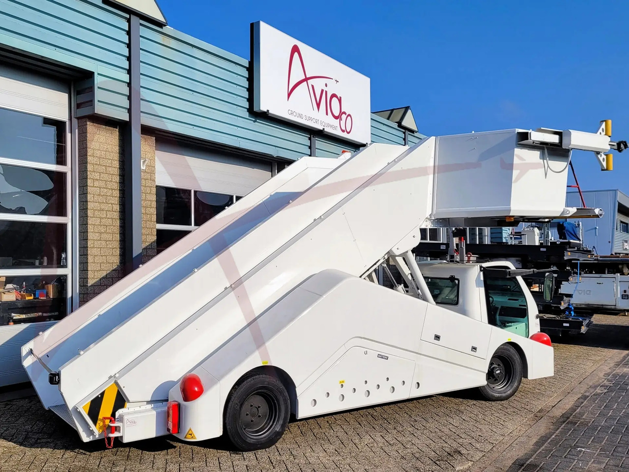 KAHLBACHER JET-STEP 180/420 - מדרגות נוסעים: תמונה 2 KAHLBACHER JET-STEP 180/420 - מדרגות נוסעים: תמונה 2