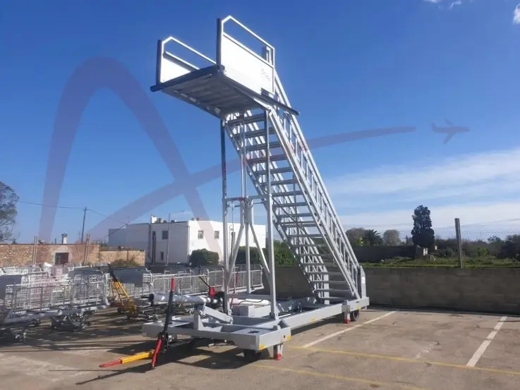 MASTER EQUIPMENT STR710-14 - מדרגות נוסעים: תמונה 3 MASTER EQUIPMENT STR710-14 - מדרגות נוסעים: תמונה 3