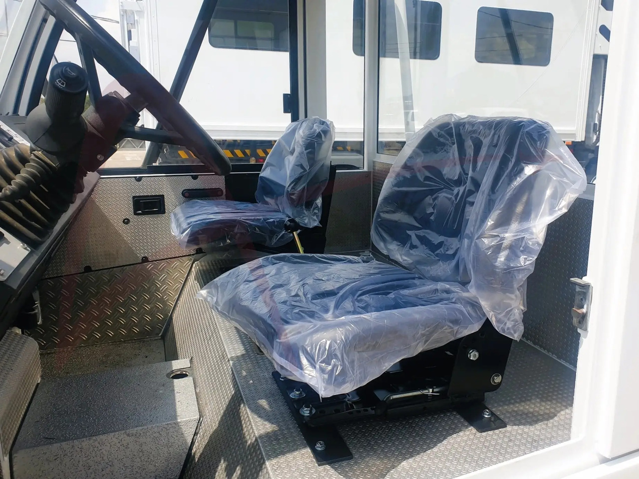 MULAG COMET 4 - טרקטור כבודה: תמונה 5 MULAG COMET 4 - טרקטור כבודה: תמונה 5
