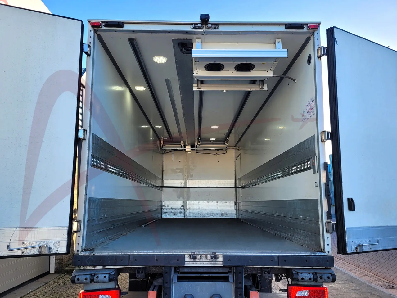 SCANIA SCANIA P250 - משאית קירור: תמונה 3 SCANIA SCANIA P250 - משאית קירור: תמונה 3